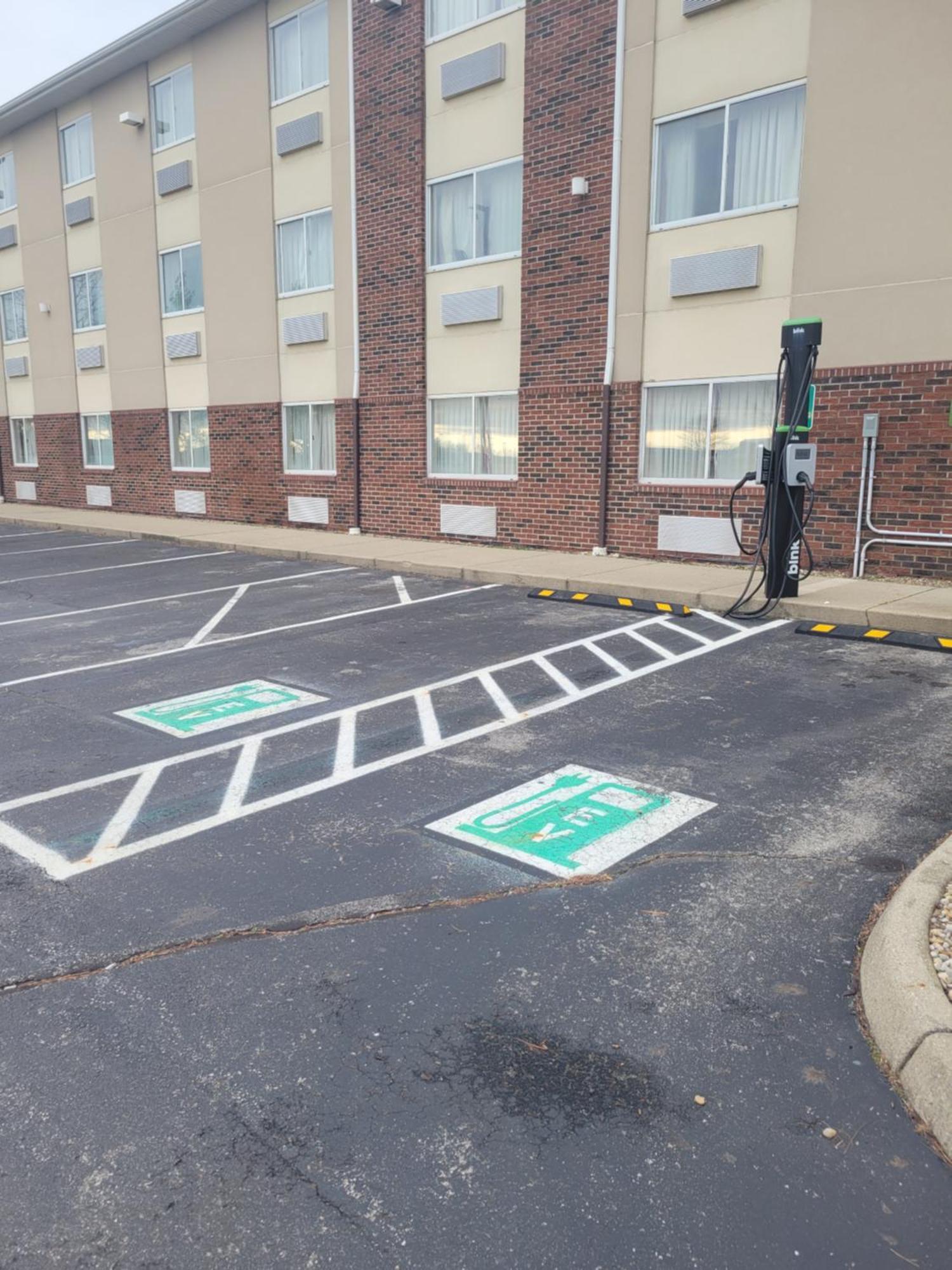 Baymont By Wyndham Columbus/Rickenbacker Hotel Exterior photo